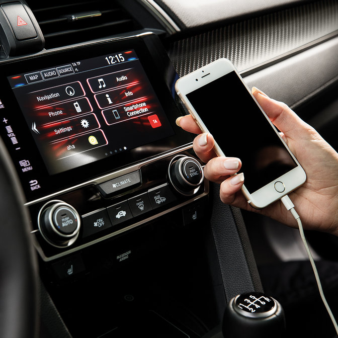 Detailný záber na informačno-zábavný systém Honda CONNECT s technológiou Apple CarPlay.