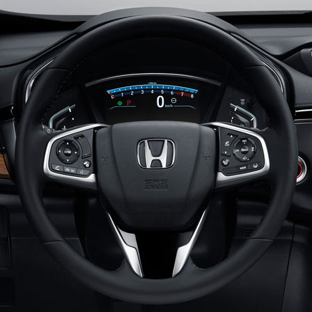 Detailný záber na multifunkčný volant modelu Honda CR-V.
