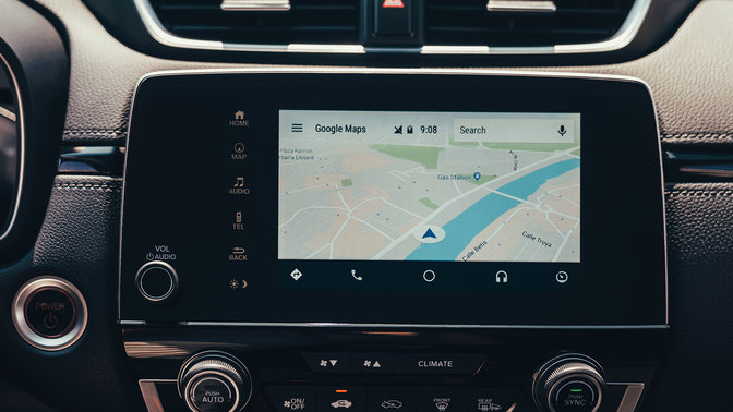 Detailný bočný záber na ikony na dotykovej obrazovke vozidla Honda CR-V Hybrid.