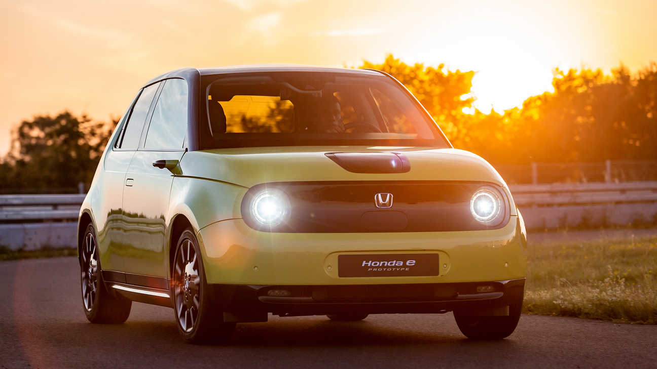Front three-quarter facing Honda e.