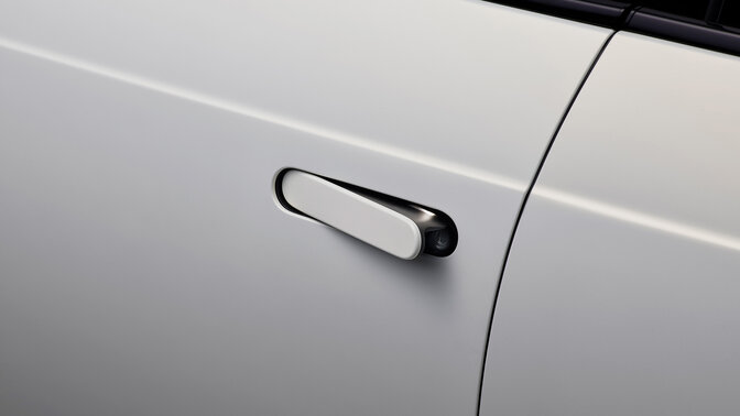 Detail vysúvacích kľučiek dverí pri modeli Honda e.
