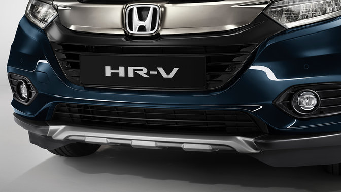 Front three-quarter facing Honda HR-V.