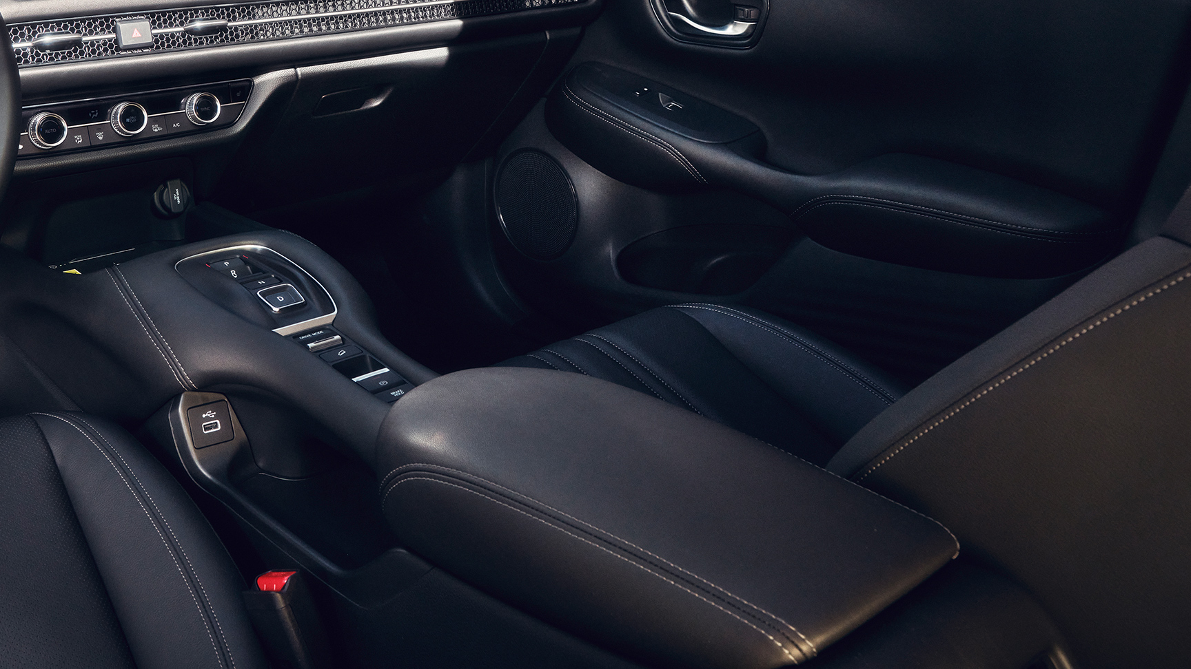 Zobrazenie prístrojovej dosky v interiéri vozidla ZR-V