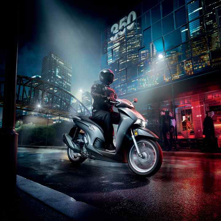 Honda SH350i – V žiare reflektorov